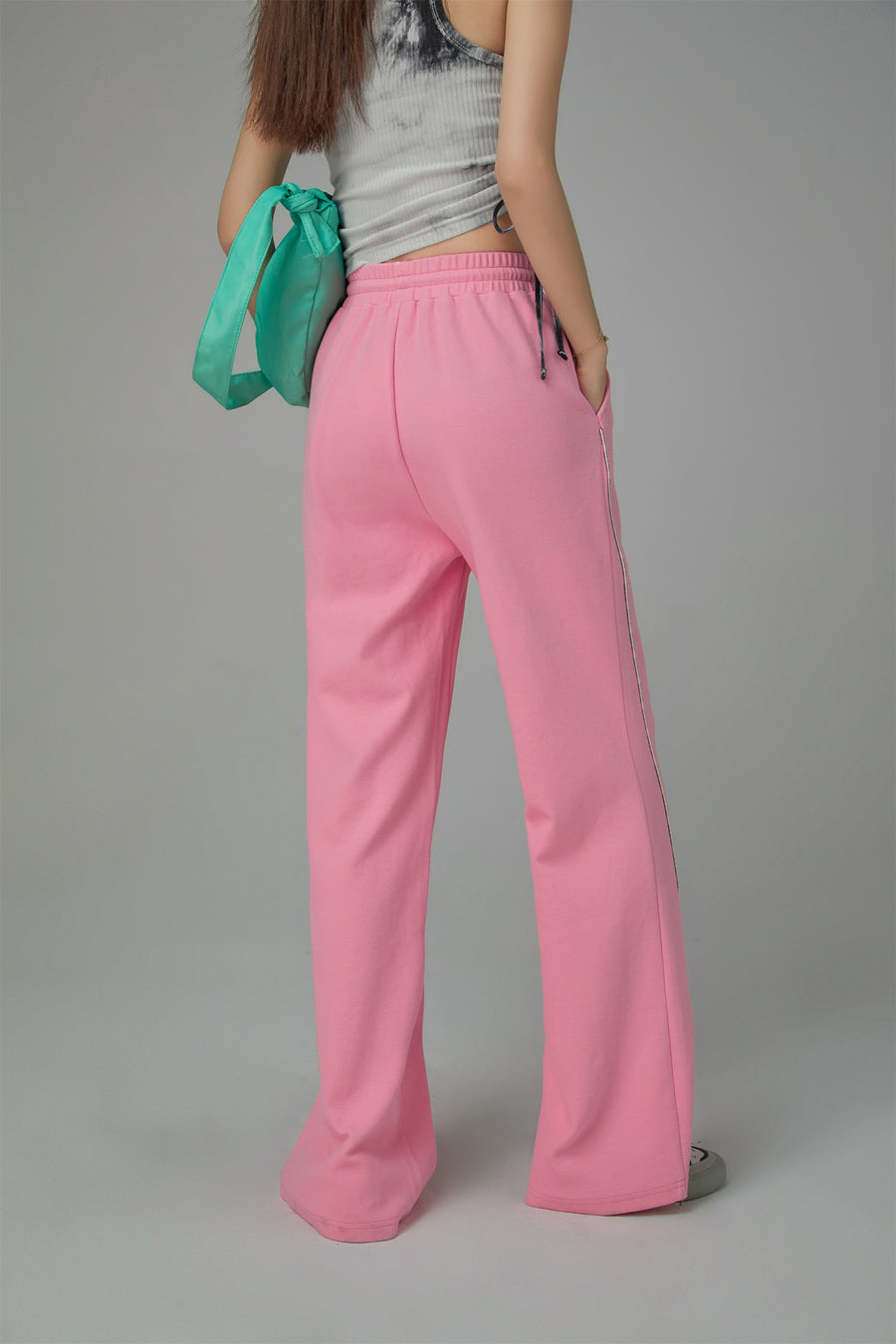 CHUU Front Slit Wide Jogger Pants