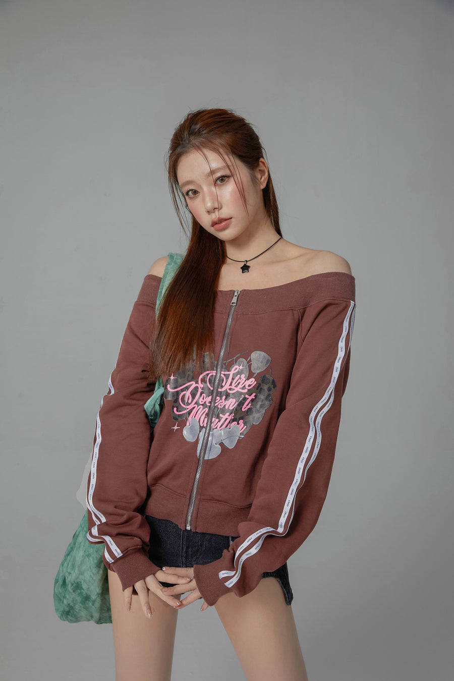 CHUU Off-Shoulder Sweatshirt Zip-Up