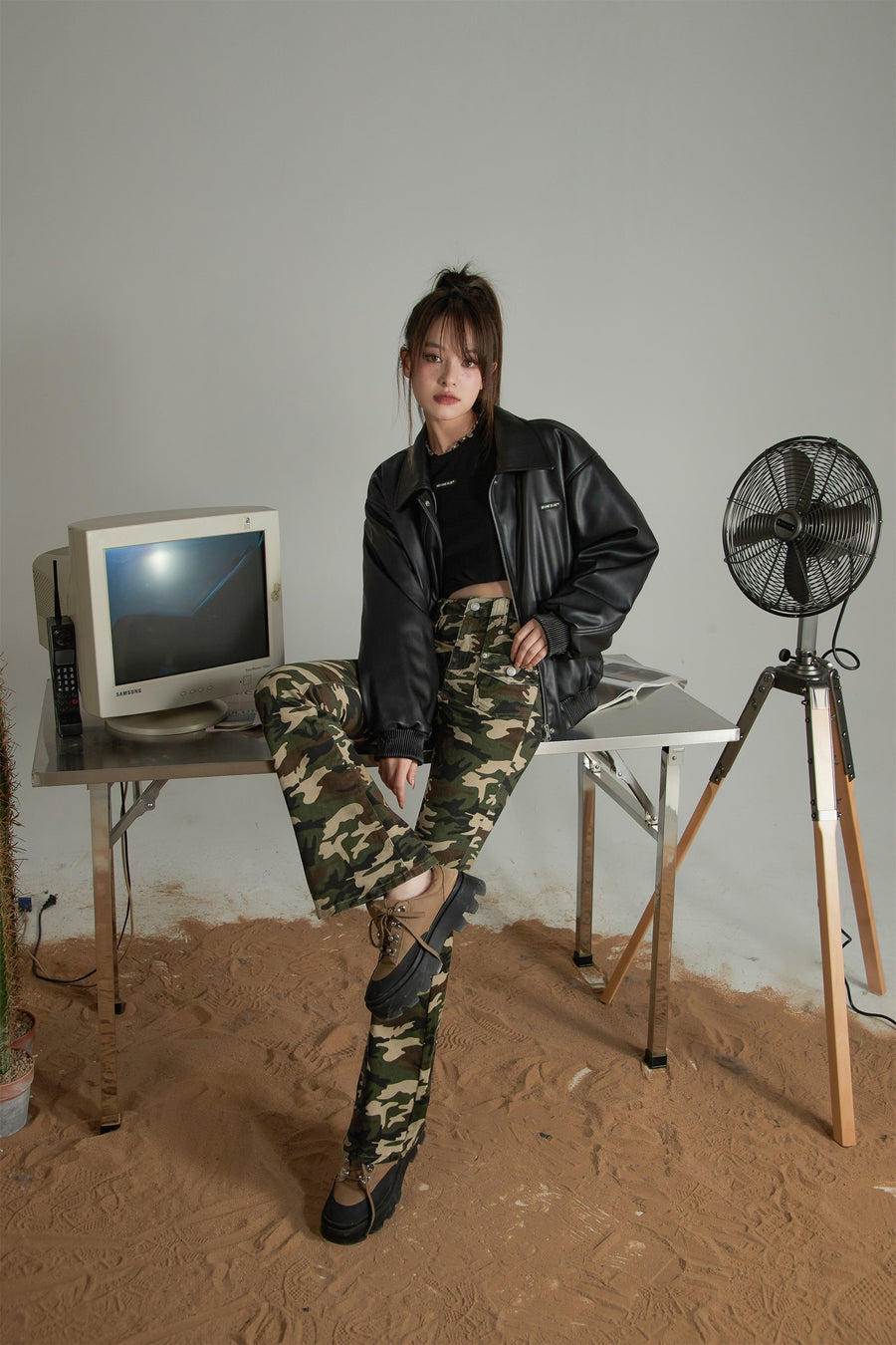 CHUU Camouflage Bootcut Pants