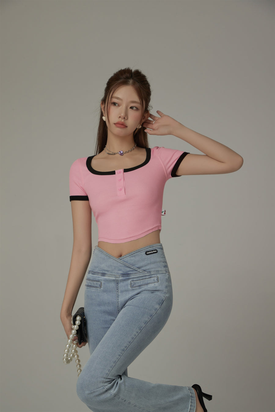 CHUU Big U-Neck Cropped T-Shirt