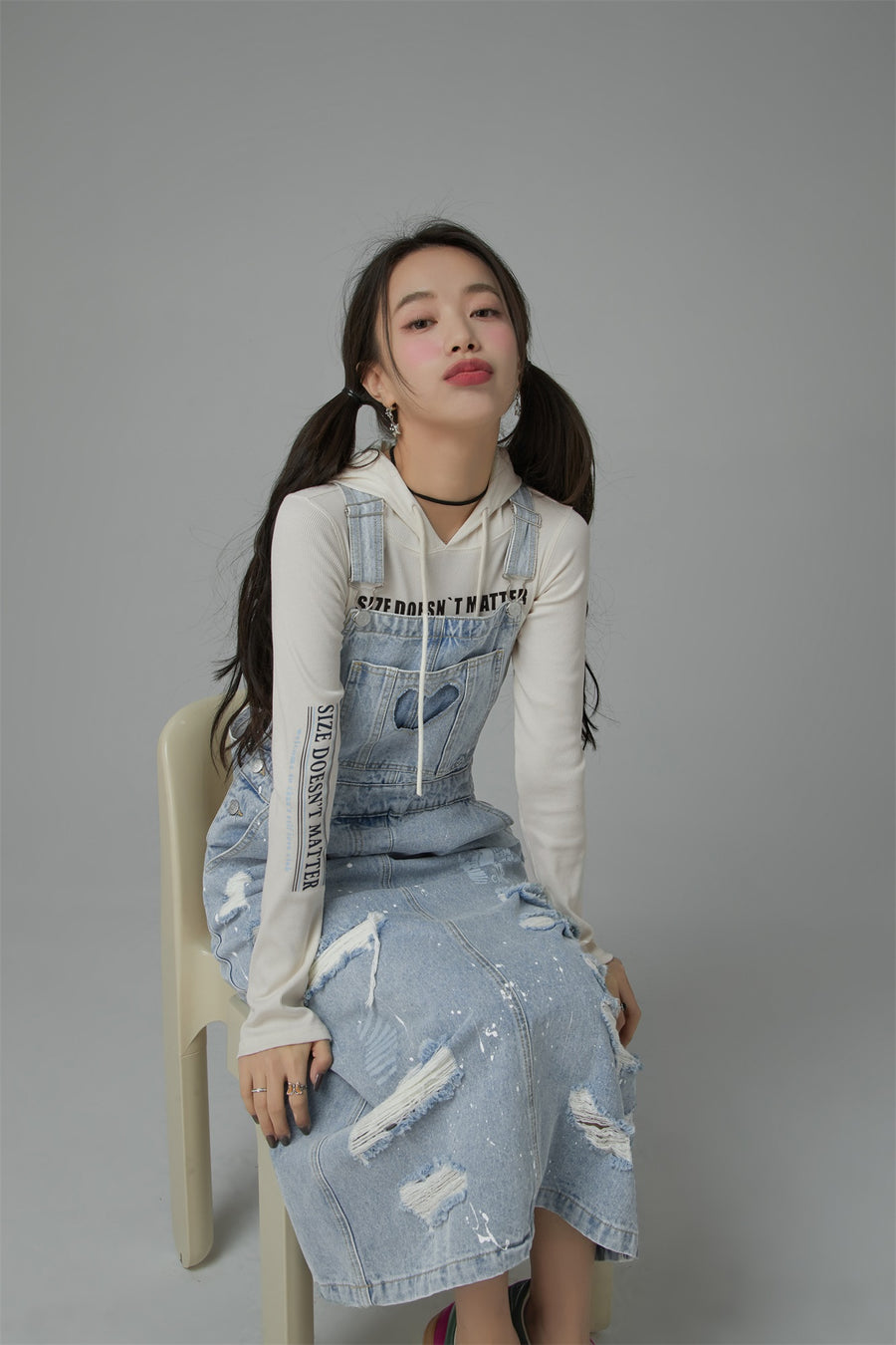 CHUU Distressed Denim Overall Dress