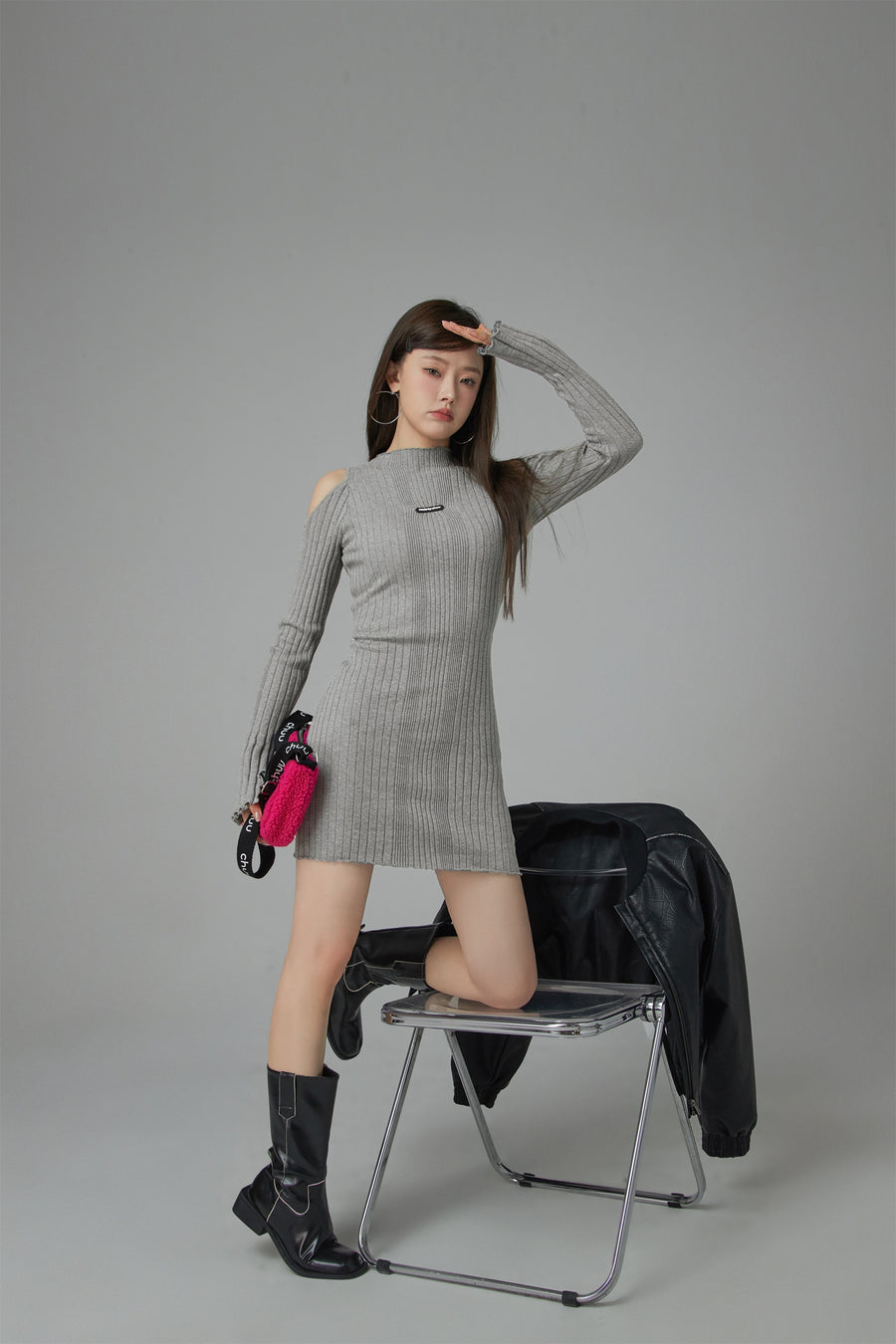 CHUU Living In My World Off Shoulder Slim Knit Dress