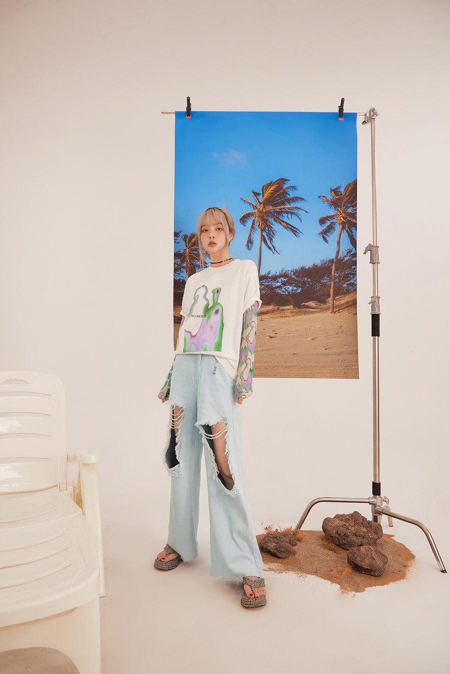 CHUU Outerspace Logo Simple T-Shirt