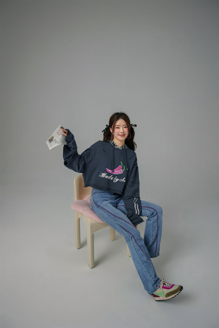 CHUU Just Fine Pink Chili Cropped Sweatshirt