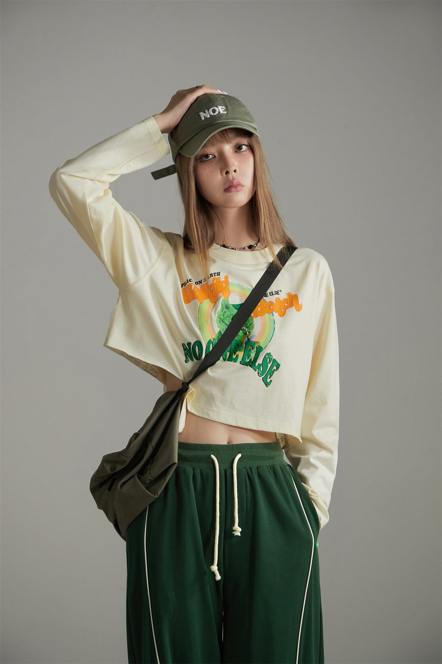 CHUU Waikiki Beach Long Sleeve Crop T-Shirt