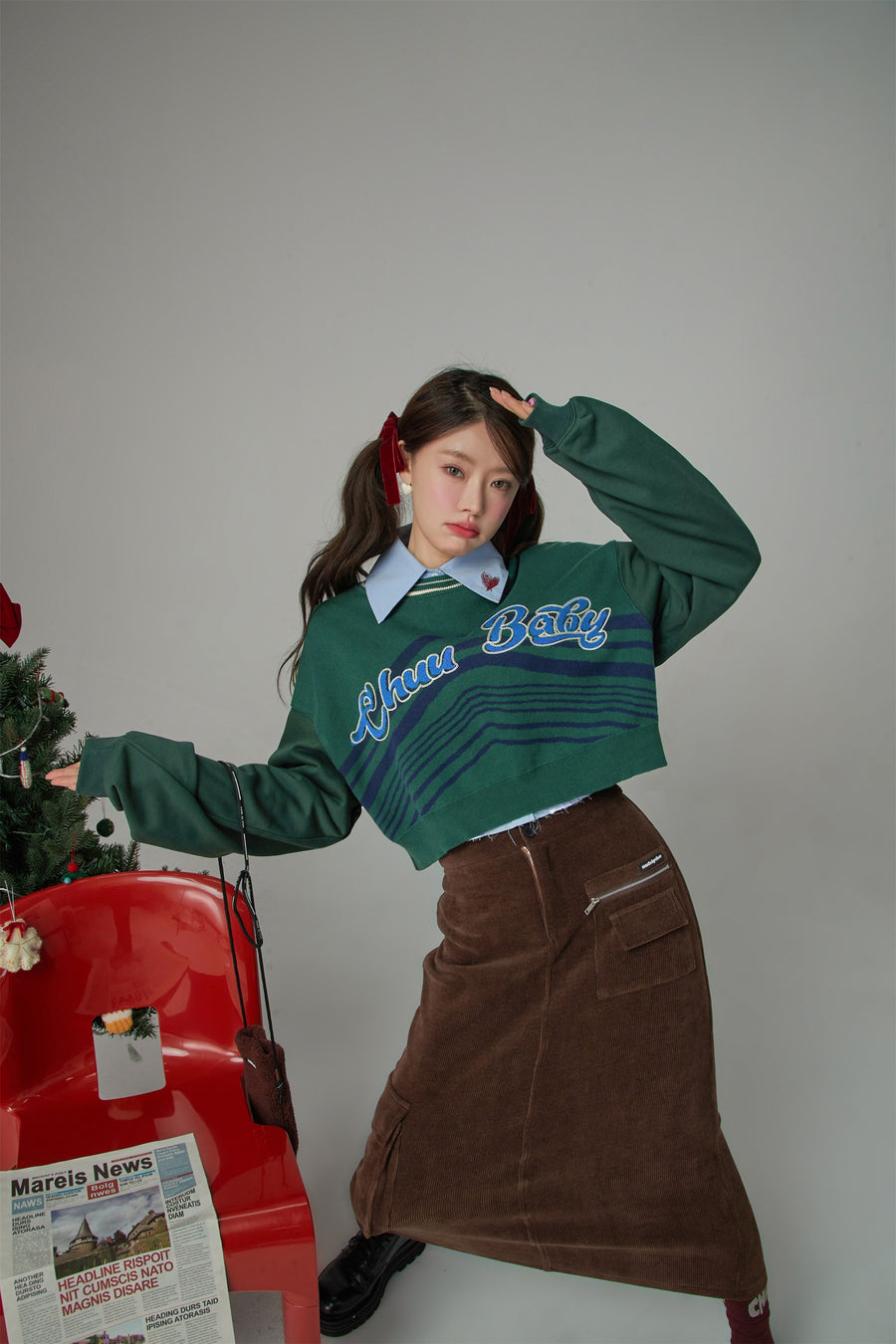 CHUU Day Dreamer Loose Fit Round Crop Sweatshirt