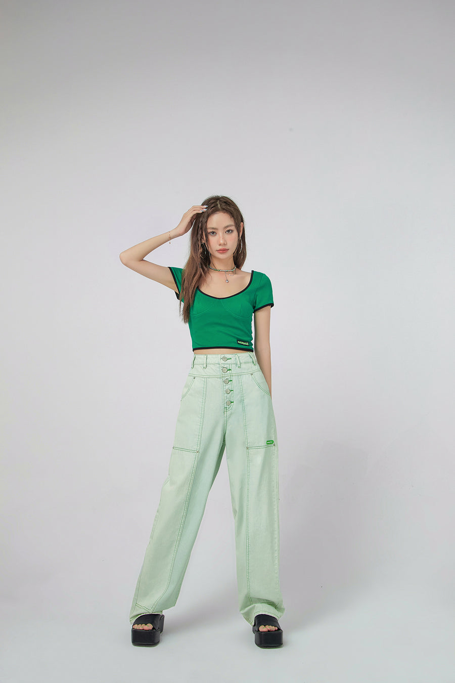 CHUU Deep U-Neck And Back Crop Top