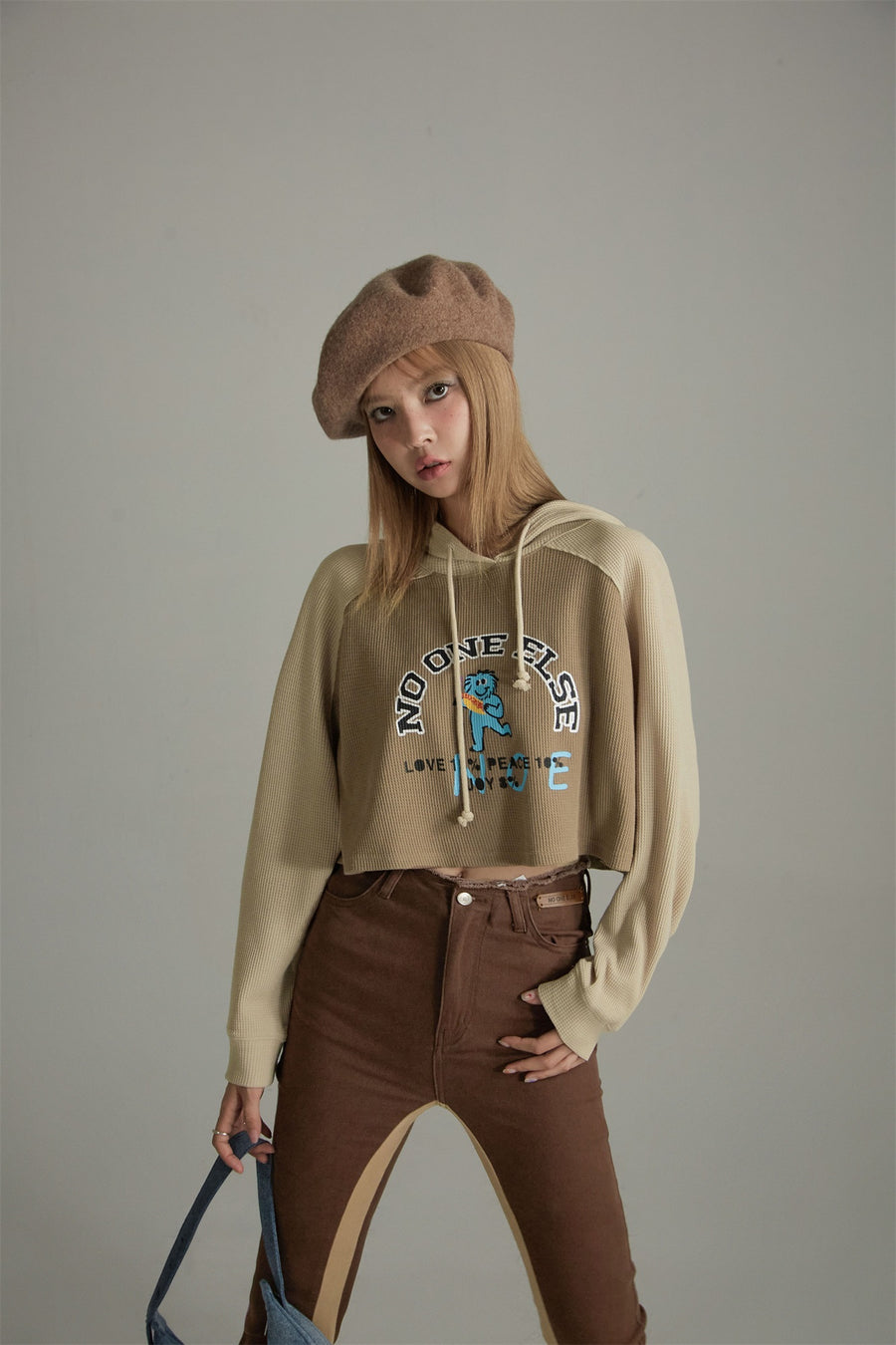 CHUU Two Toned Loose Fit Cropped Hoodie