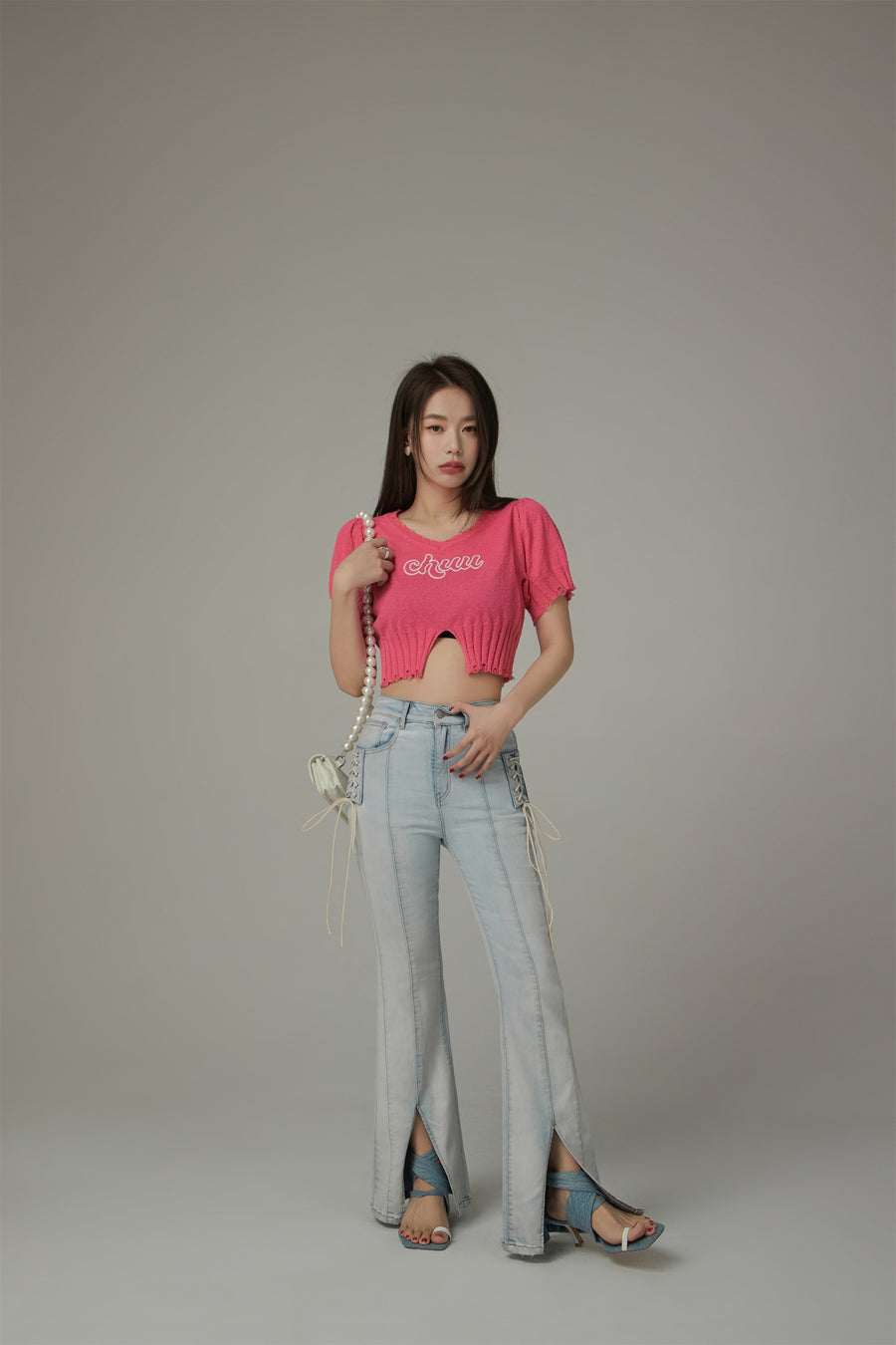 CHUU Embroidered Split Cropped Knit Top