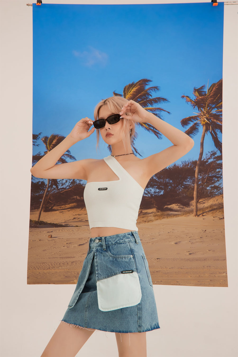 CHUU Oblique Strap Off-Shoulder Top