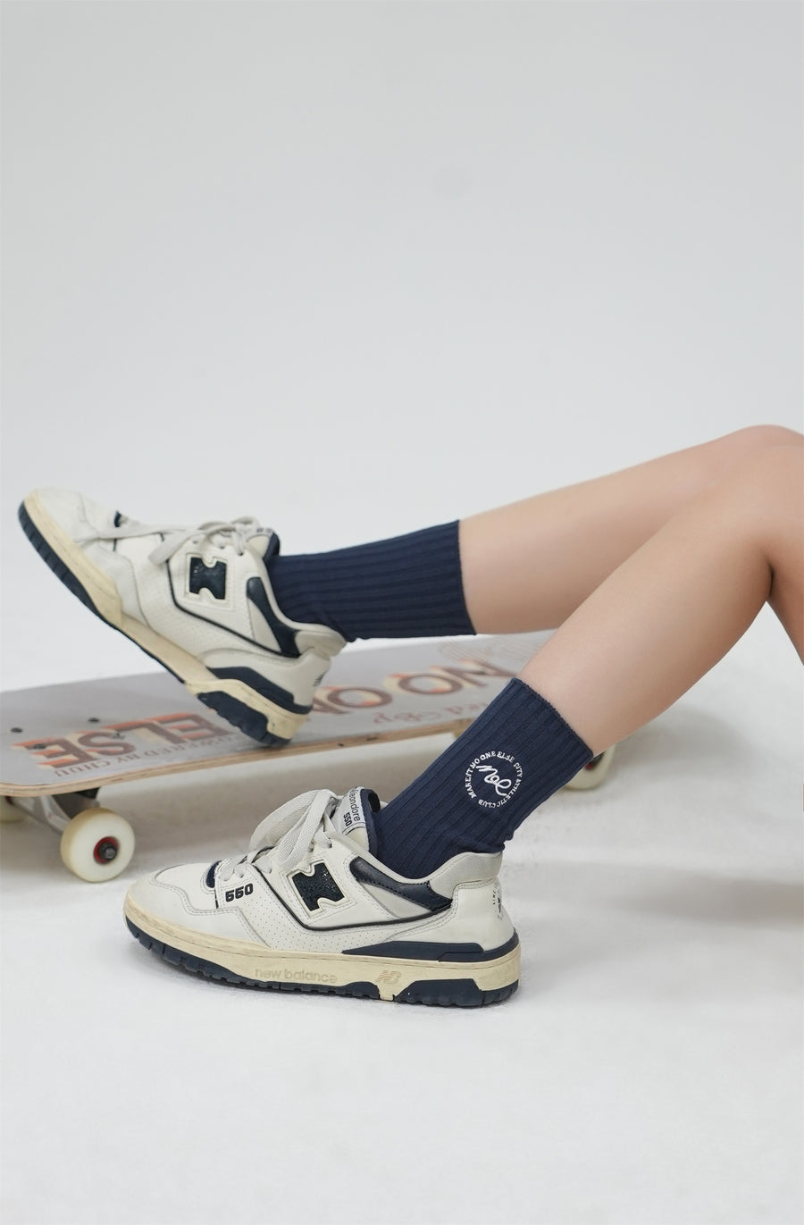 CHUU Noe Circle Logo Socks