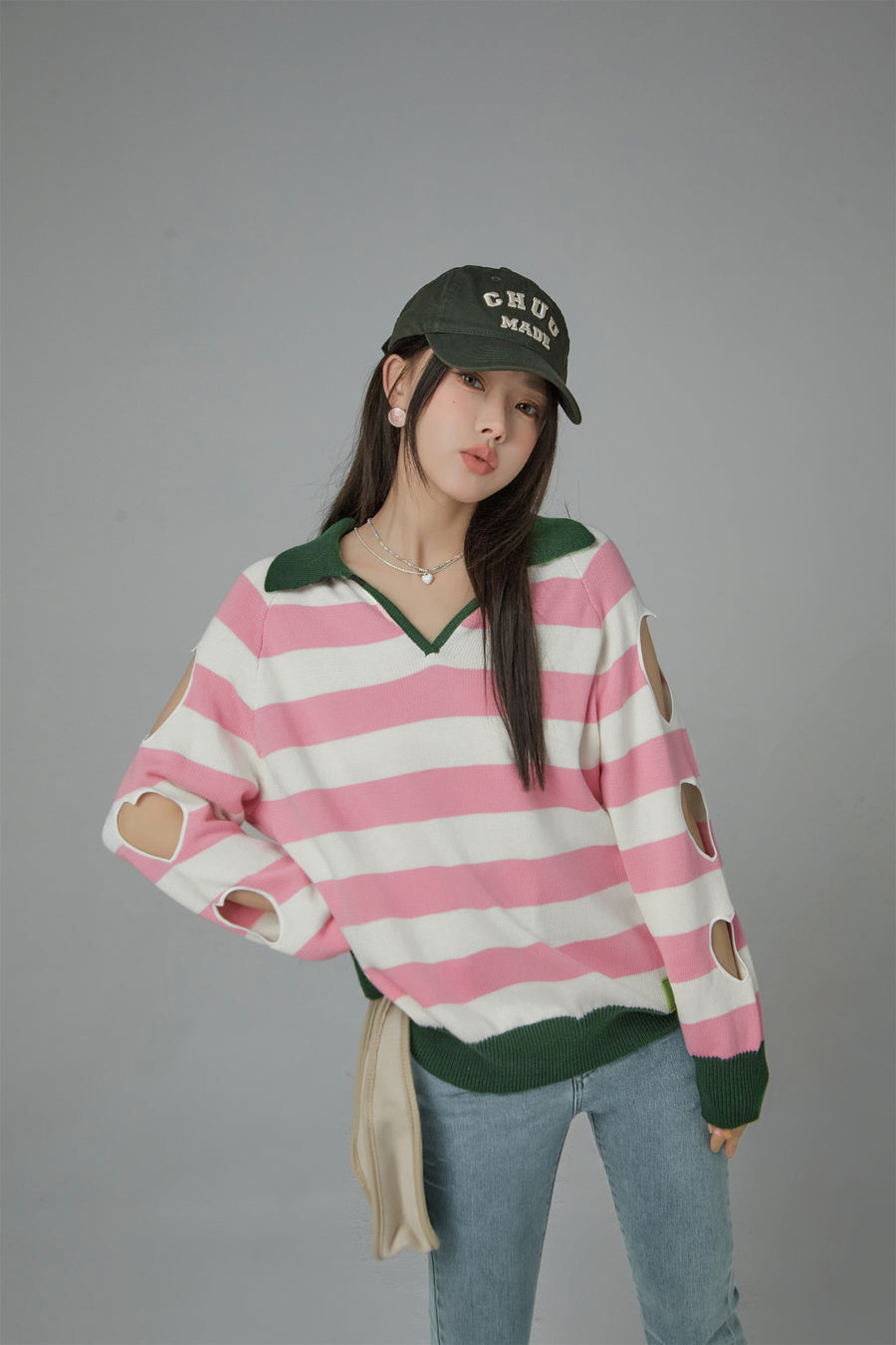 CHUU Open Book Loose Fit V-Neck Striped Knit Top