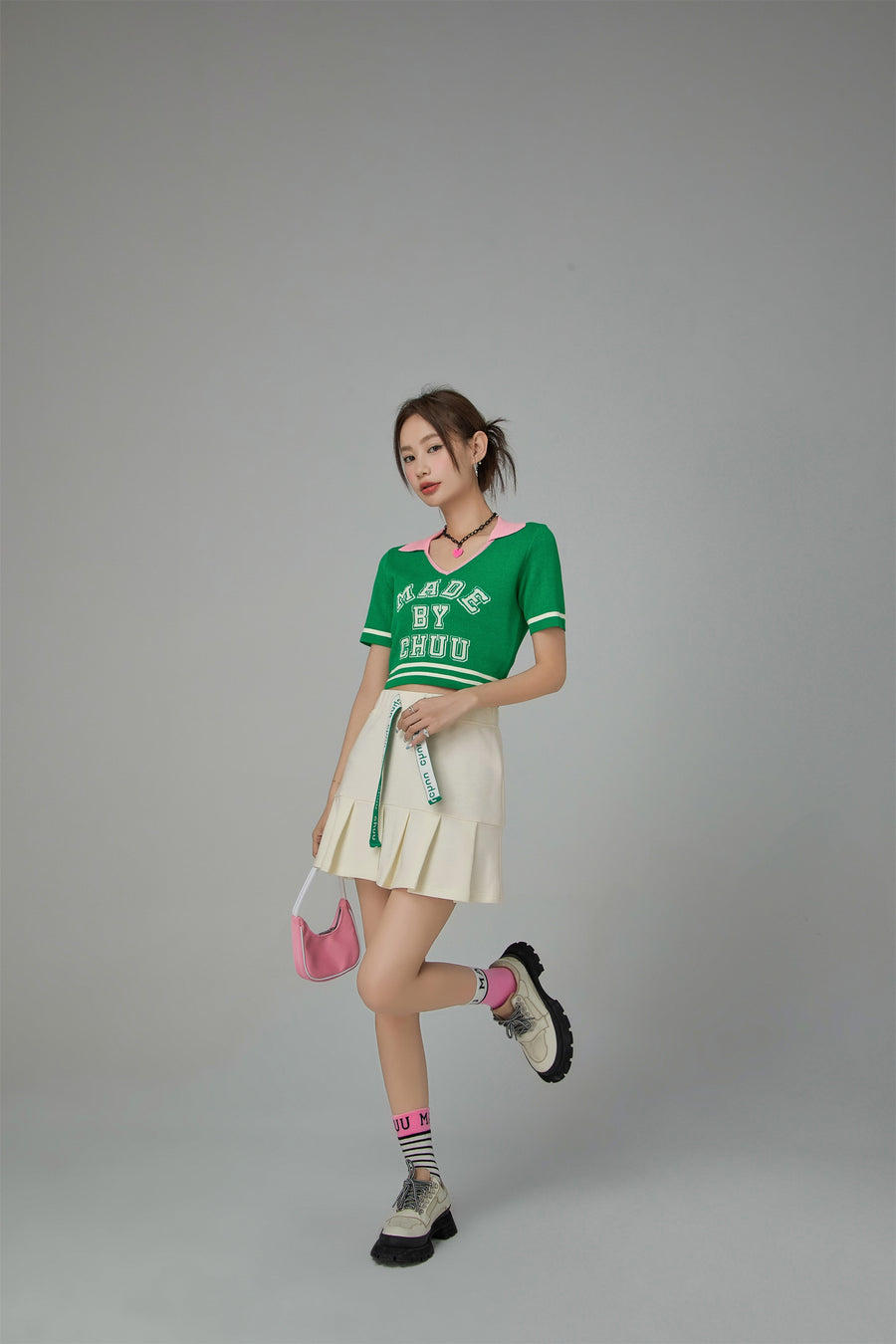 CHUU Chuu Spirit V-Neck Cropped T-shirt