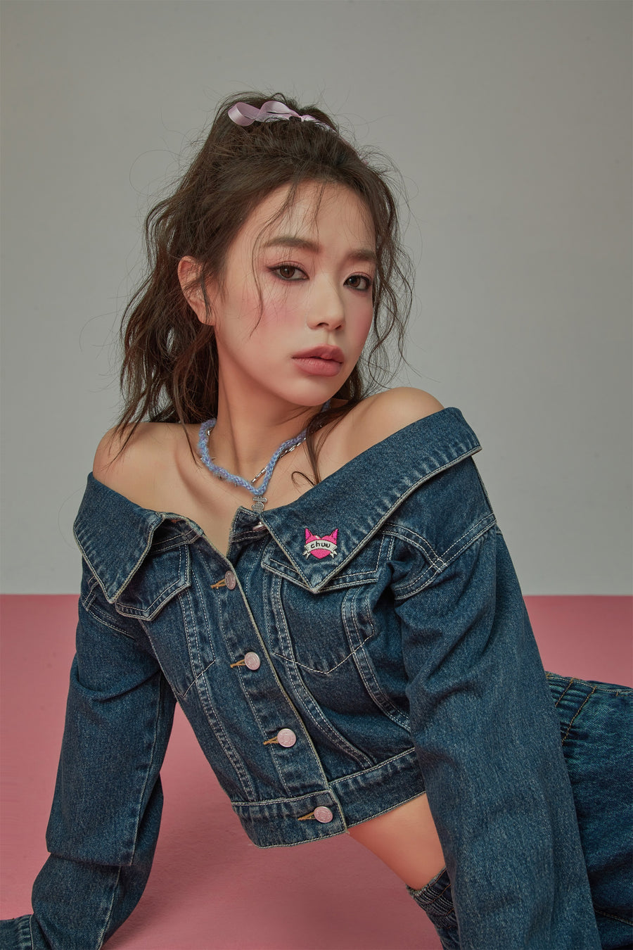 CHUU Off Shoulder Denim Jacket