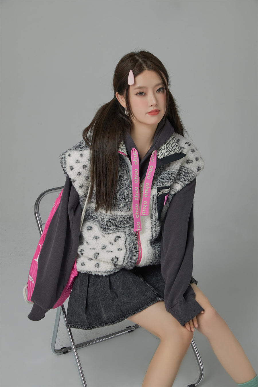 CHUU Paisley Fleece Zip-Up Vest Jacket