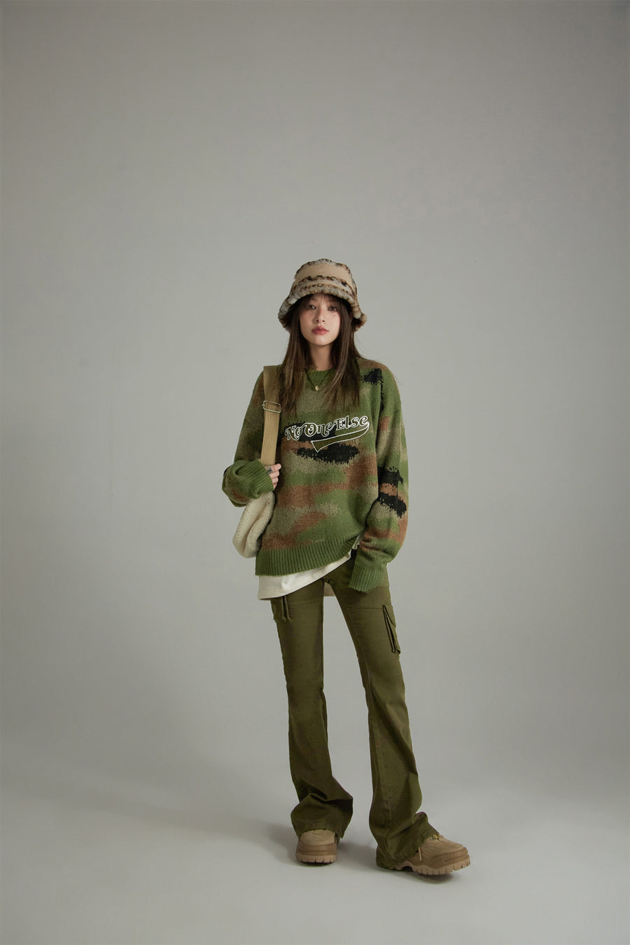 CHUU Noe Logo Camouflage Knit Sweater