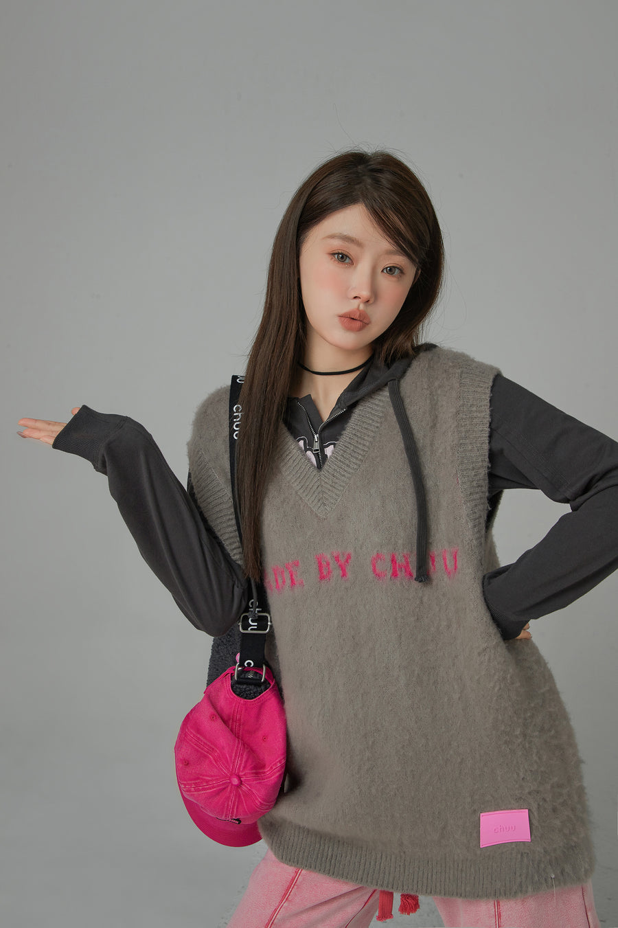 CHUU My Energy Is Right V-Neck Loose Fit Vest