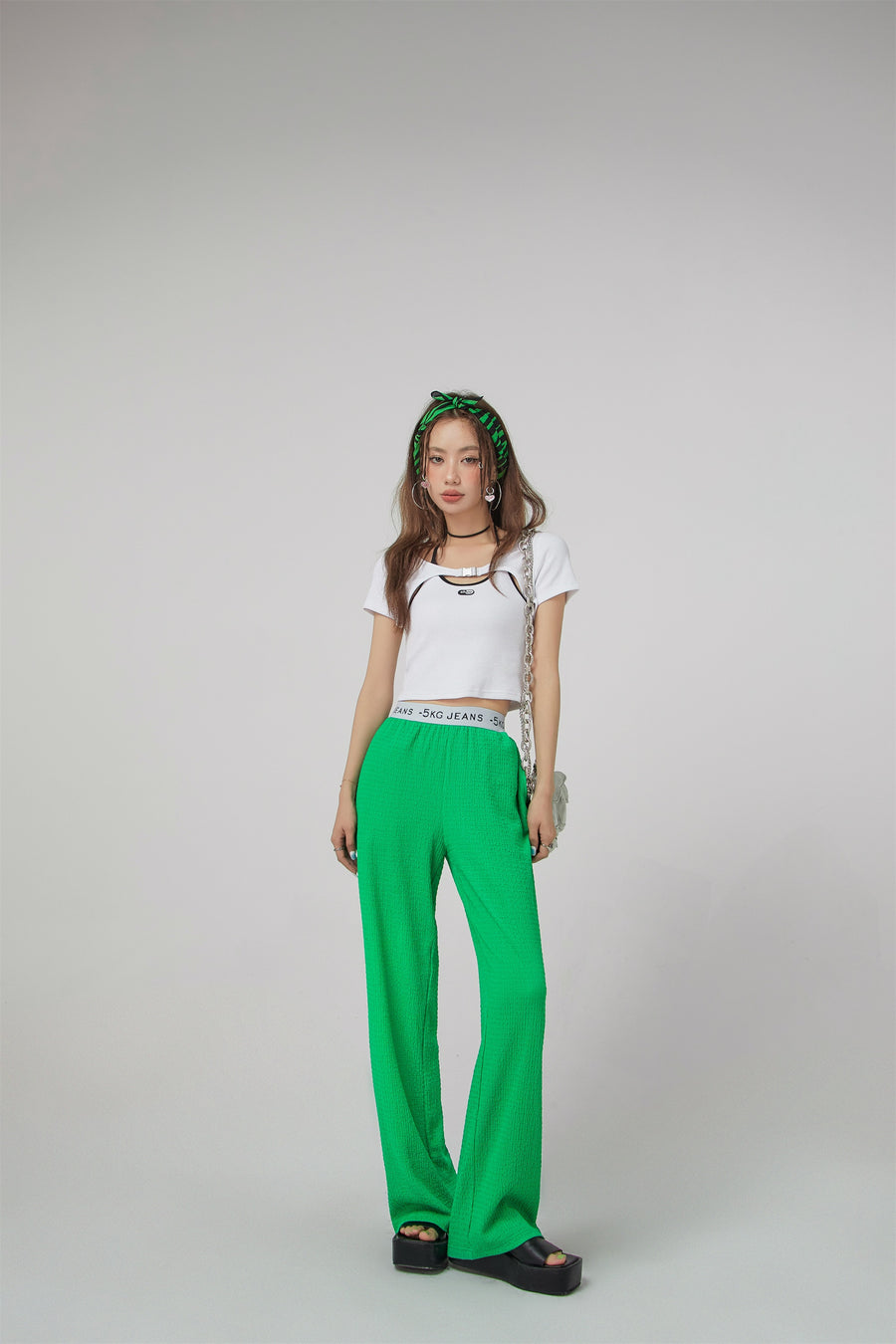 CHUU Magazine Print Jogger Pants