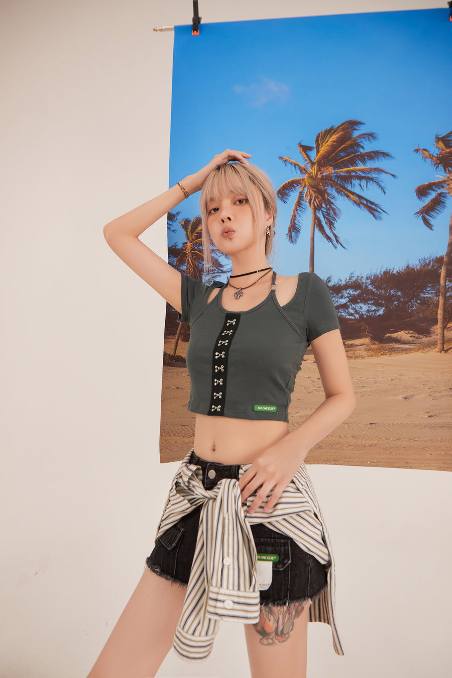 CHUU Double Layer Hook Crop Top