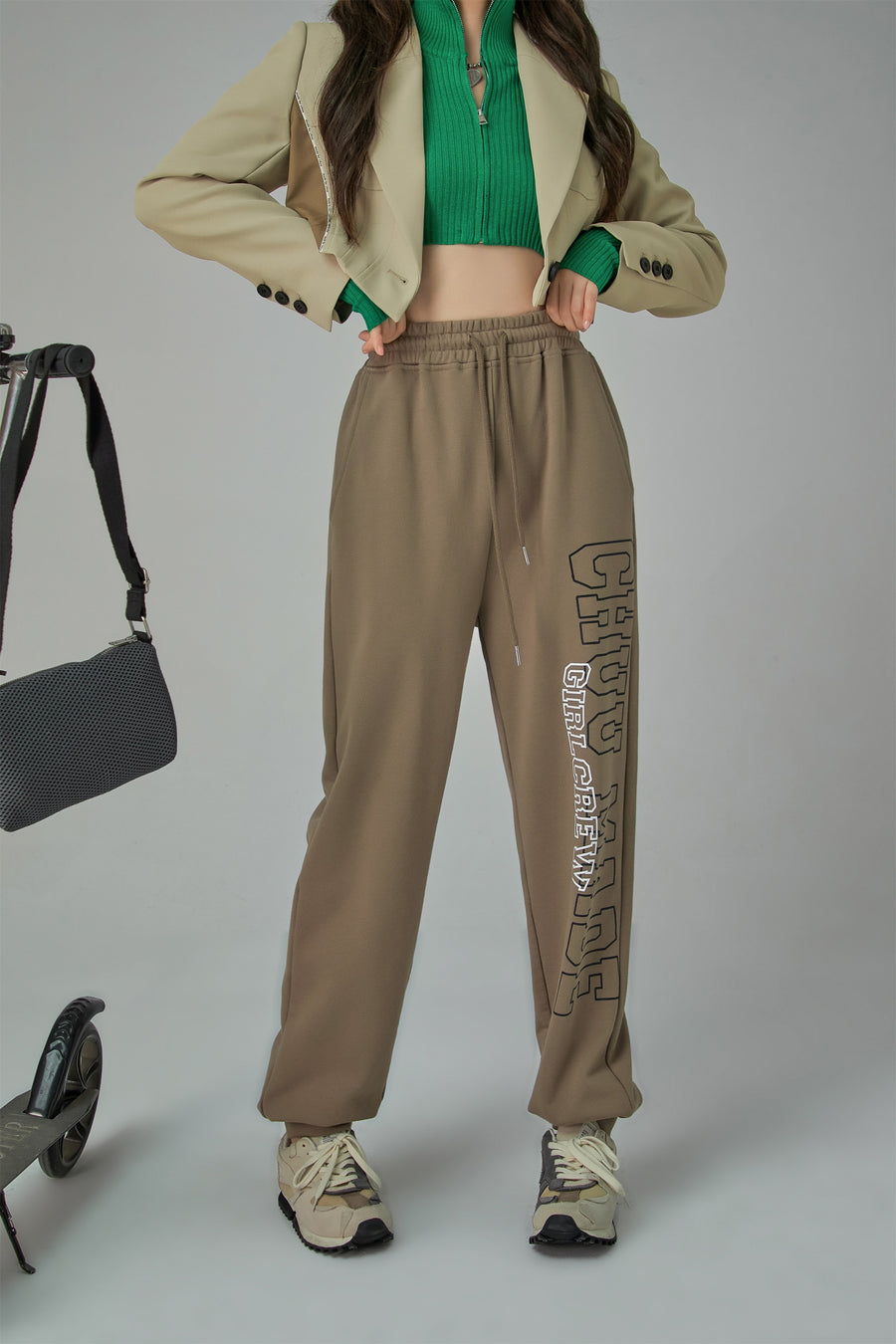 CHUU Stars That Shine High-Waist Jogger Pants