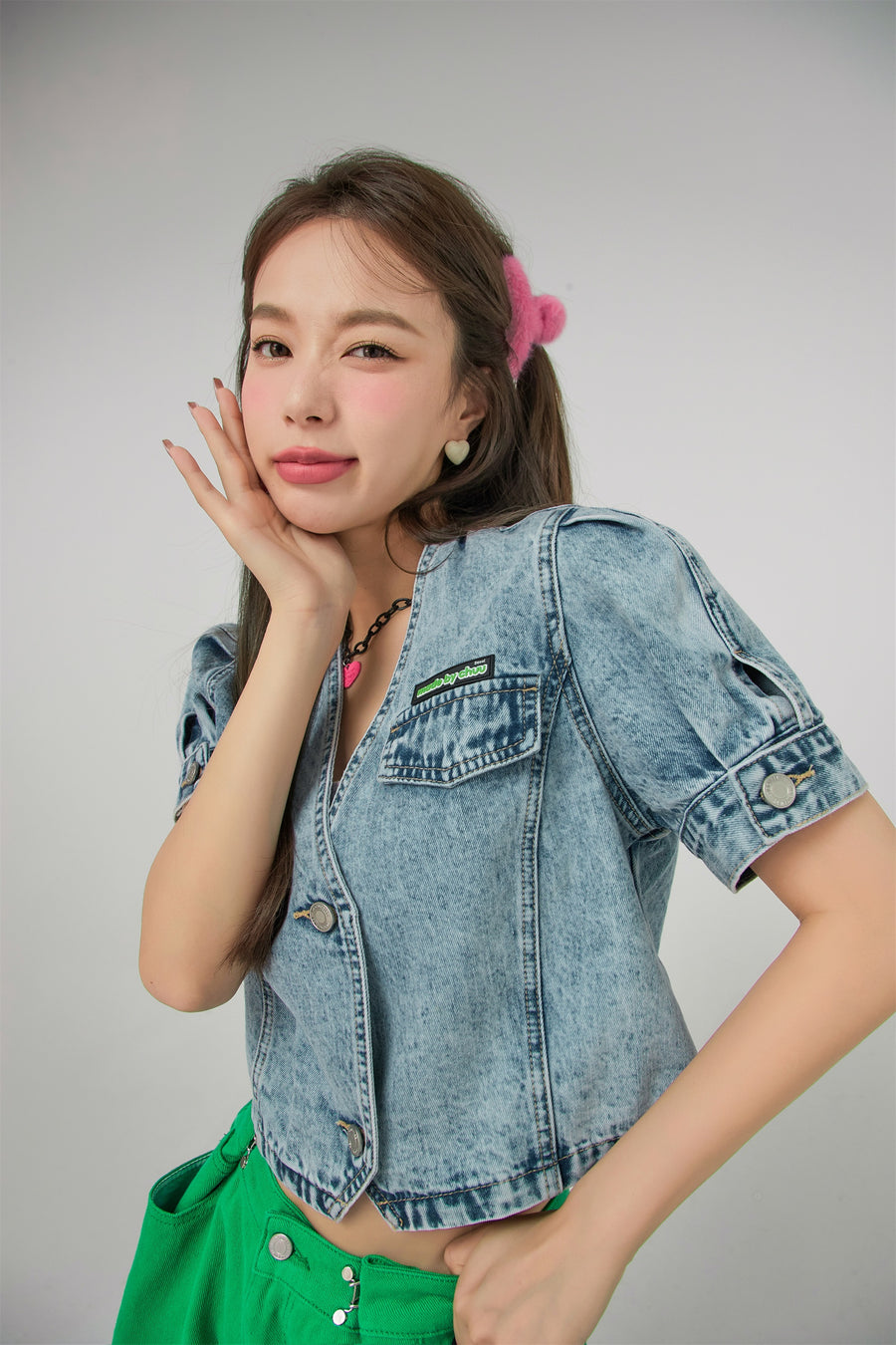 CHUU Back Heart Cutout Denim Jacket