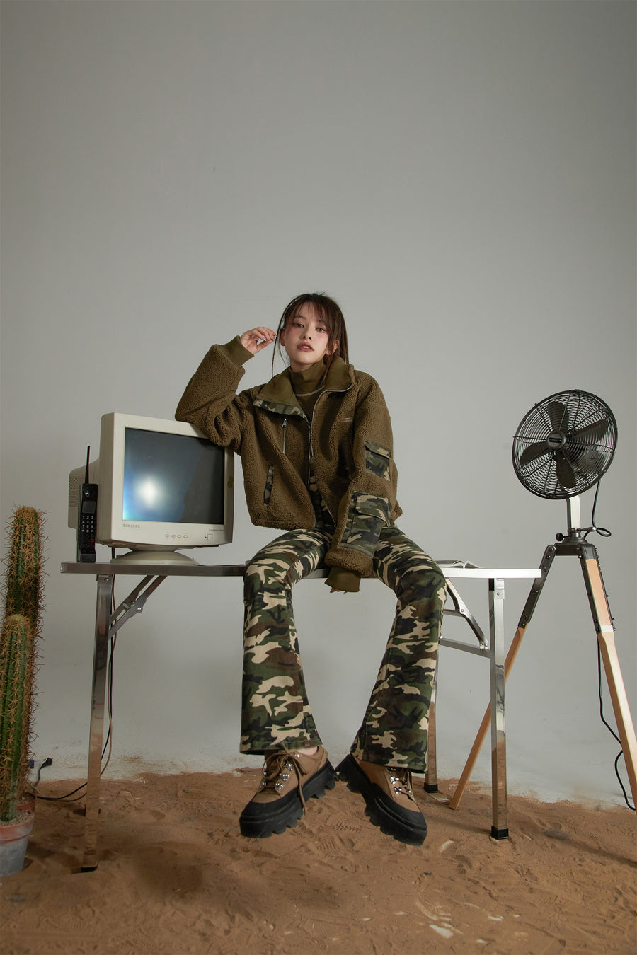 CHUU Camouflage Bootcut Pants