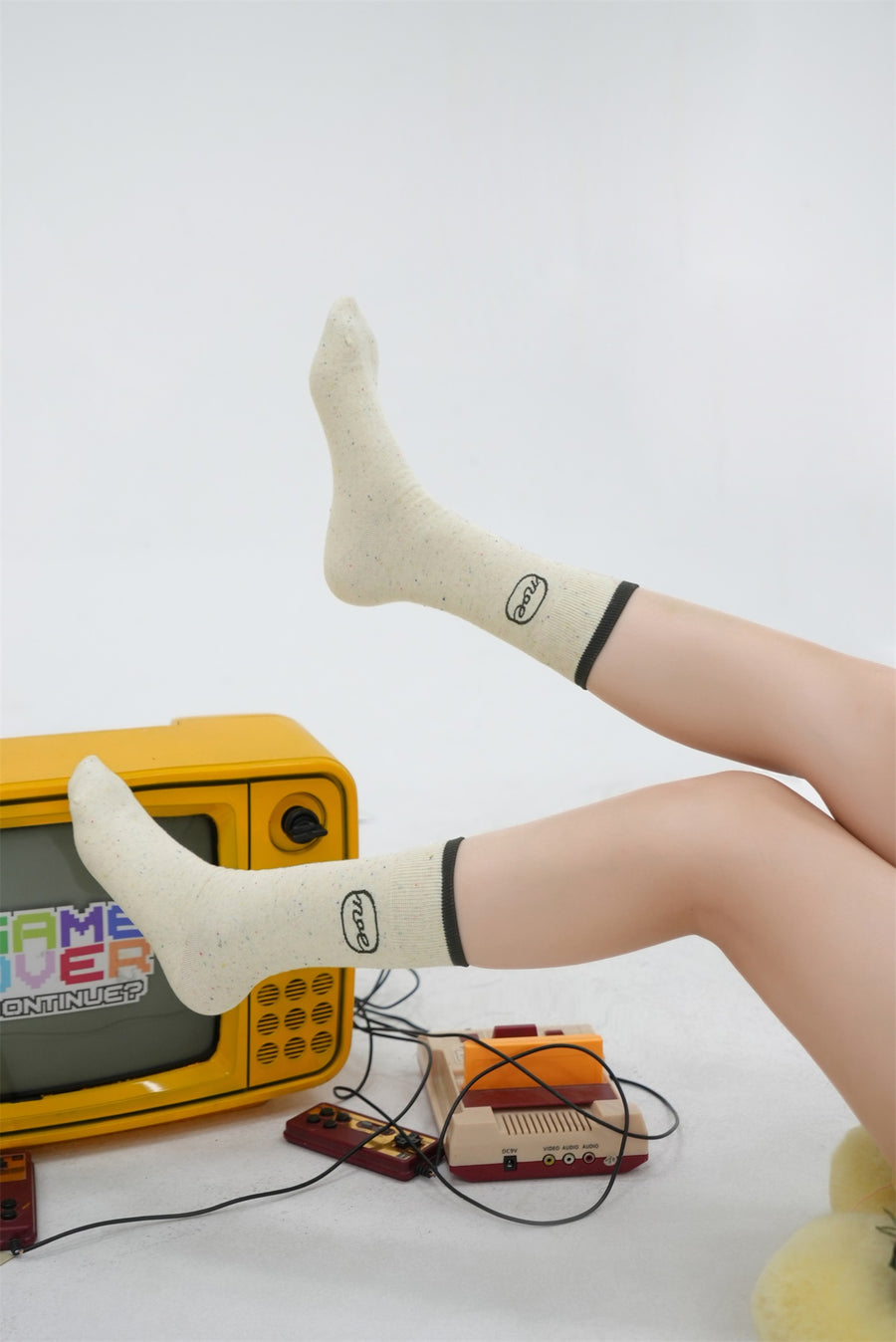 CHUU Simple Noe Logo Socks