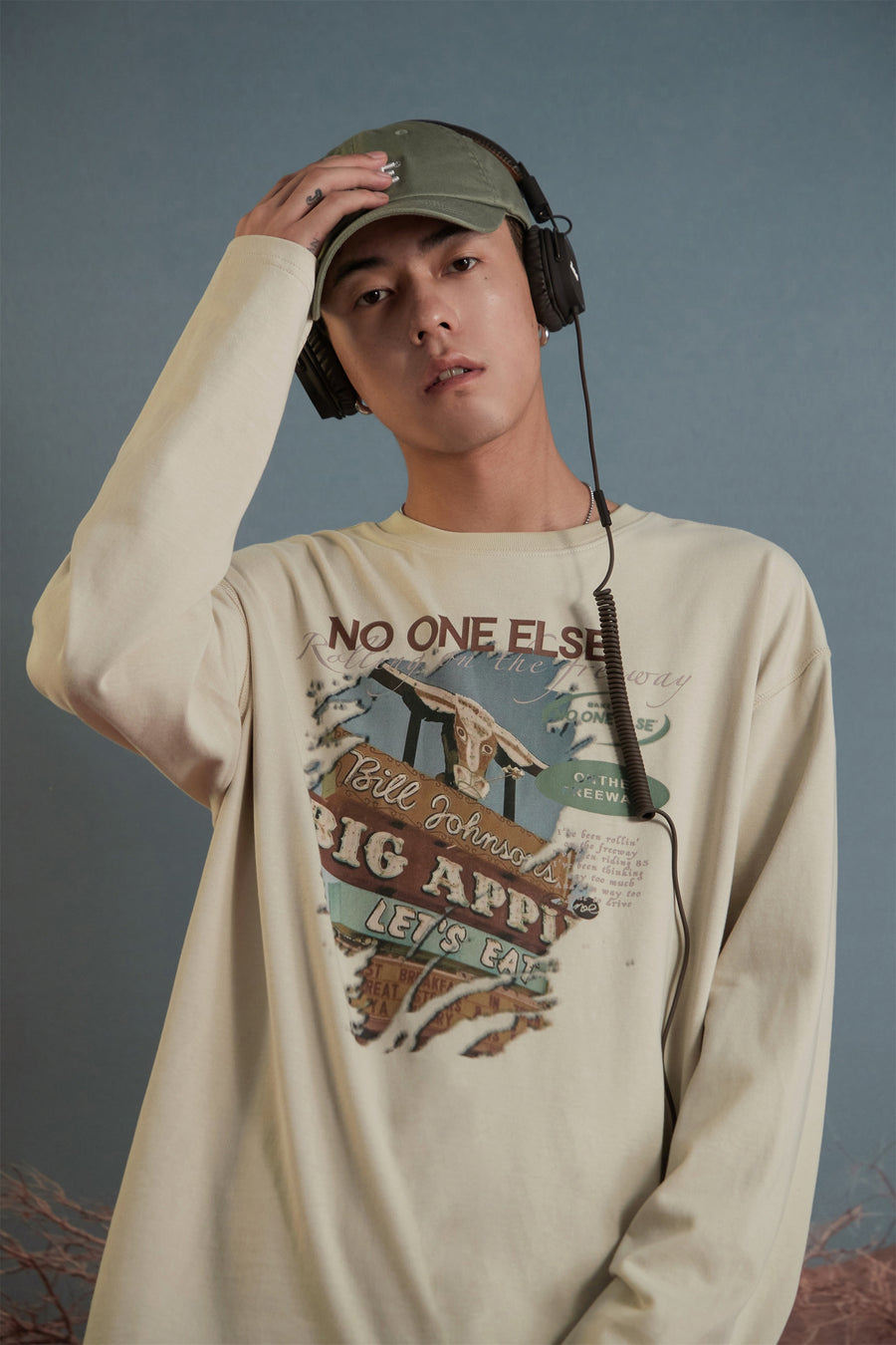 CHUU Noe Signs Loose Fit T-Shirt