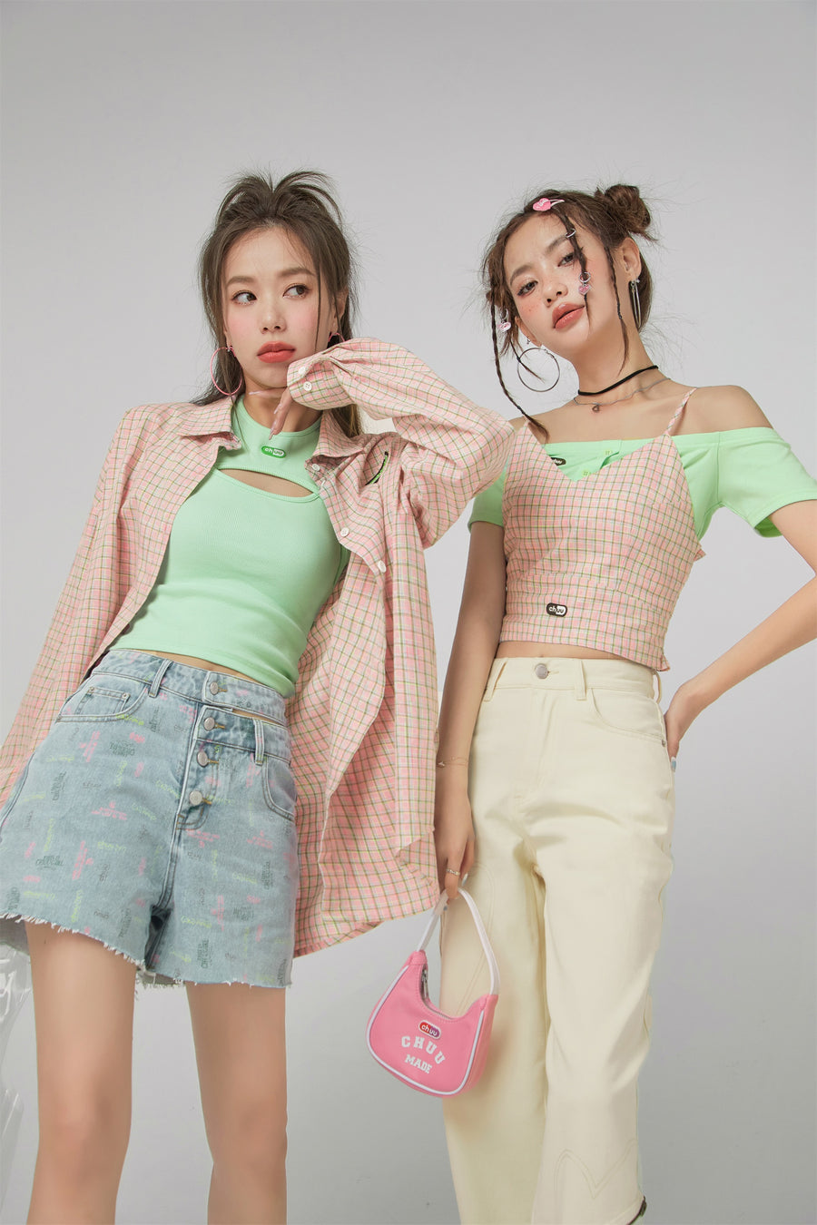 CHUU Front Buttons Cutout Denim Shorts