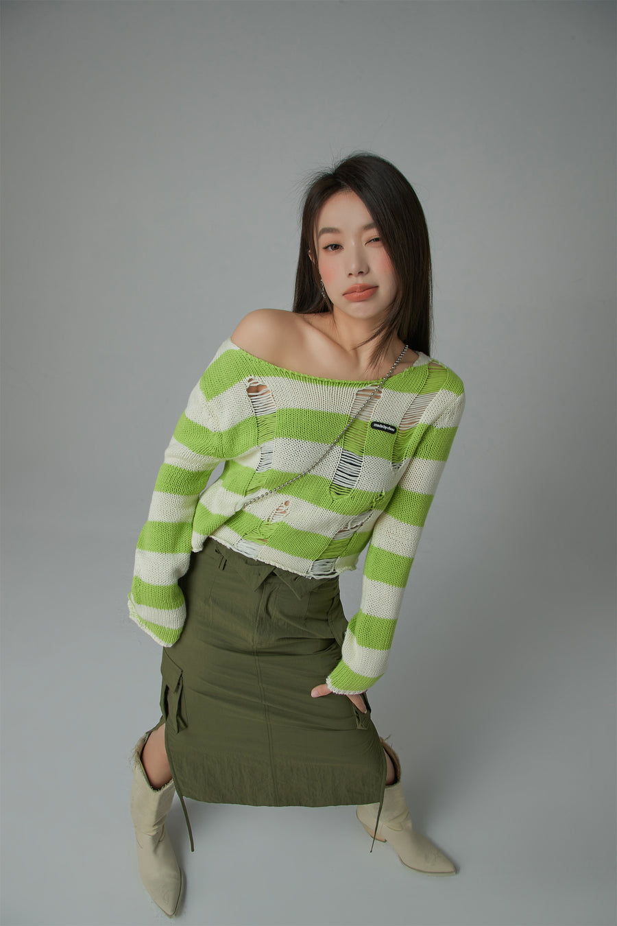 CHUU Distressed Stripe Crop Knit Top