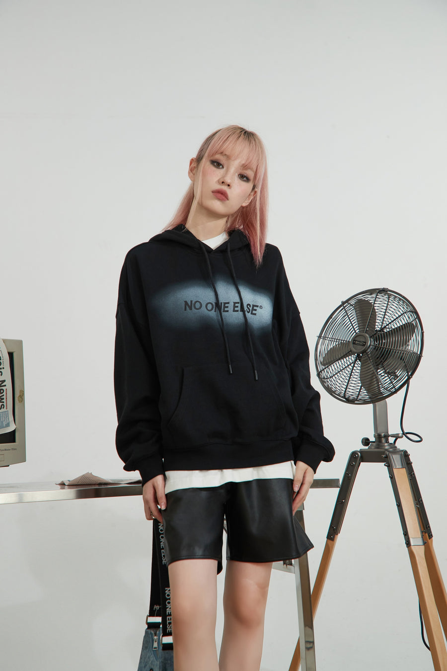 CHUU Noe Lettering Loose Fit Hoodie