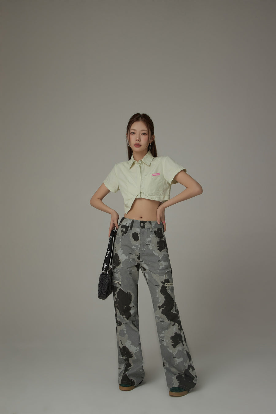 CHUU Unbalanced Chuu Baby Cropped Shirt