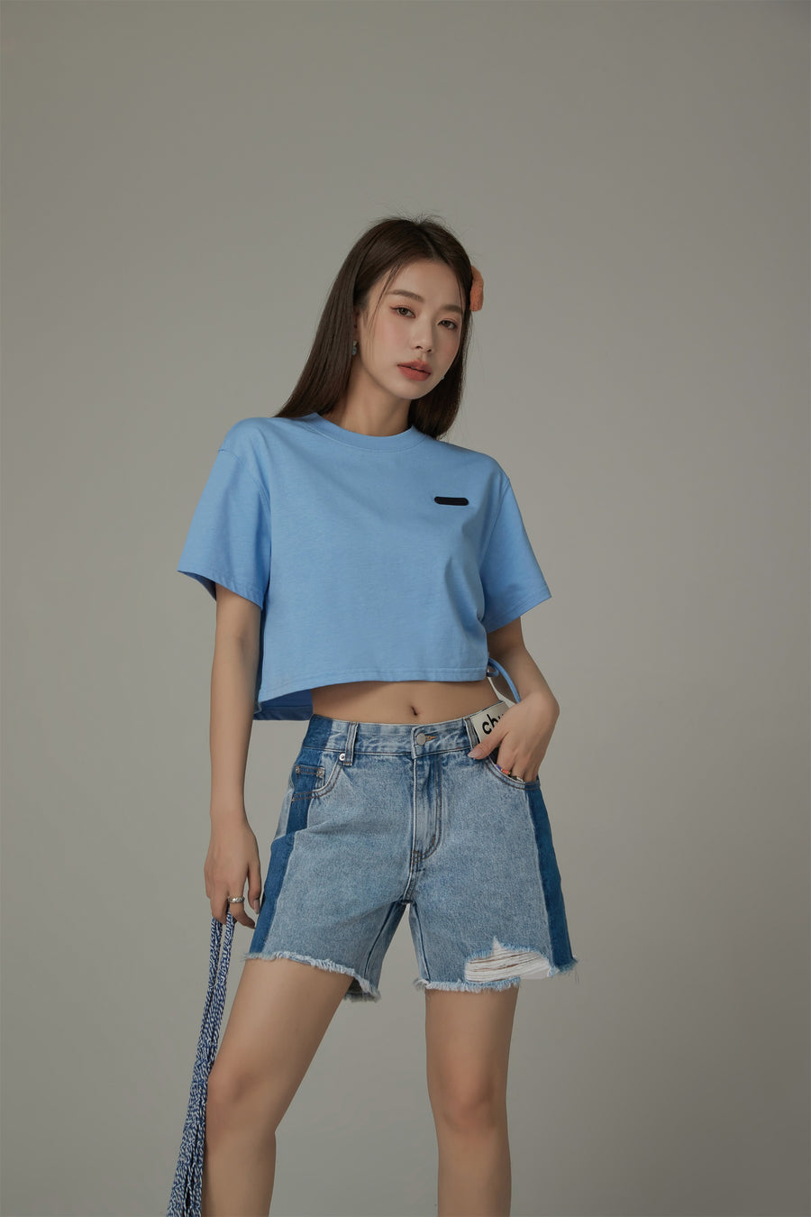 CHUU Distressed Two Toned Denim Shorts