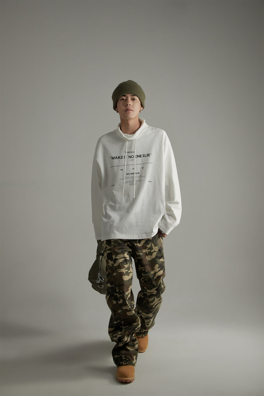 CHUU Camouflage Straight Casual Pants