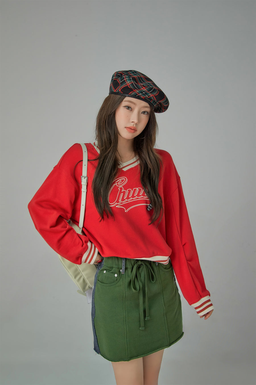 CHUU Vintage Logo V-Neck Sweatshirt