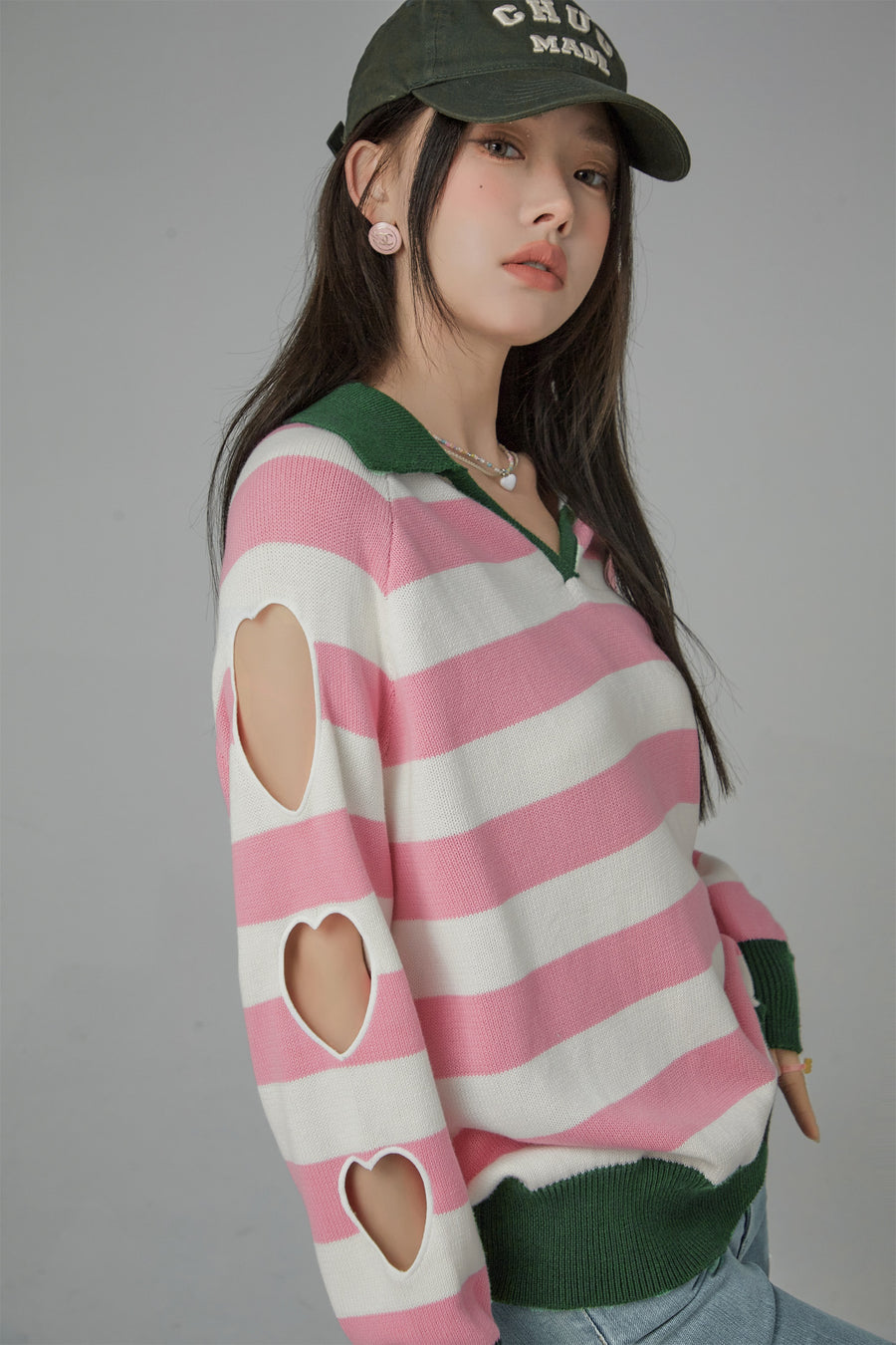 CHUU Open Book Loose Fit V-Neck Striped Knit Top