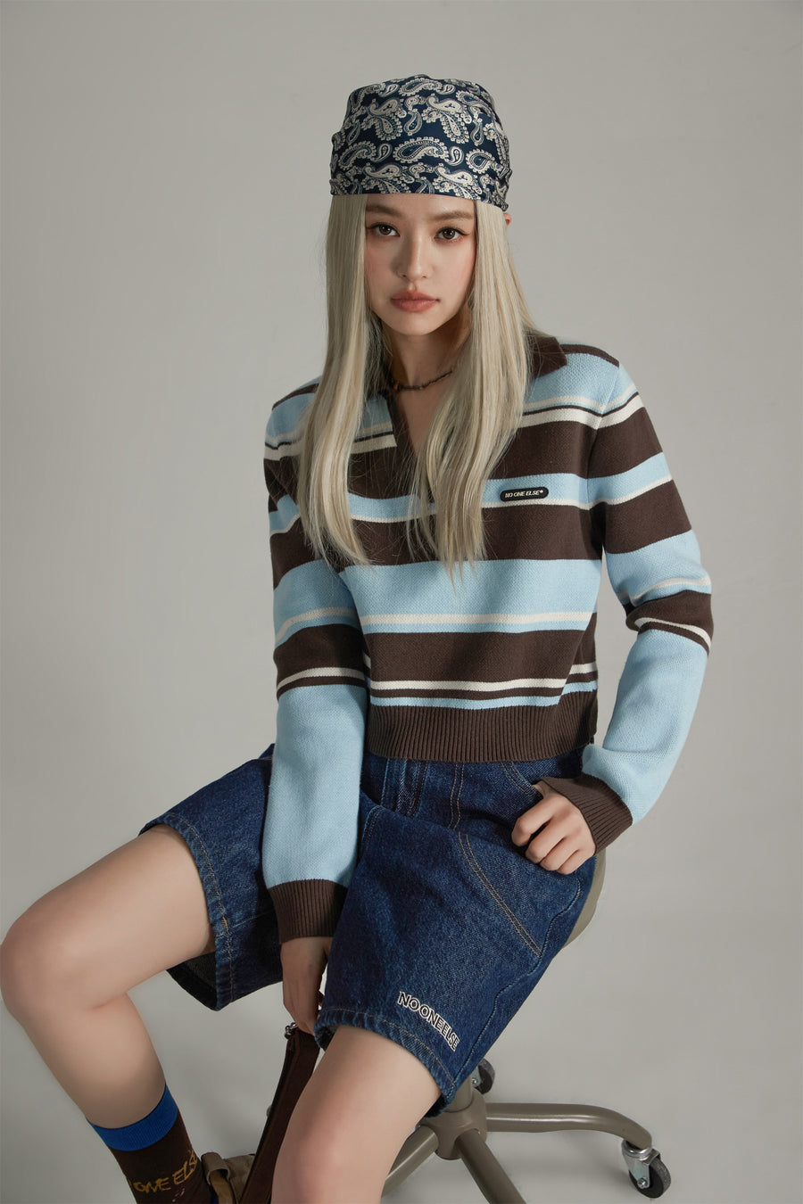 CHUU Open Collar Stripe Color Knit Sweater