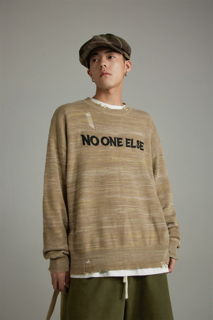 CHUU Noe Logo Loose Fit Knit Sweater