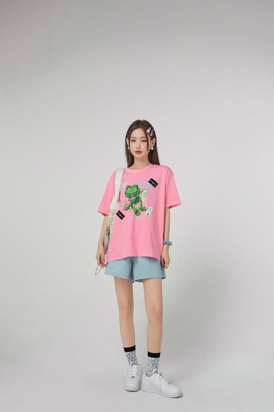 CHUU Happy Frog Is An Angel Print T-Shirt