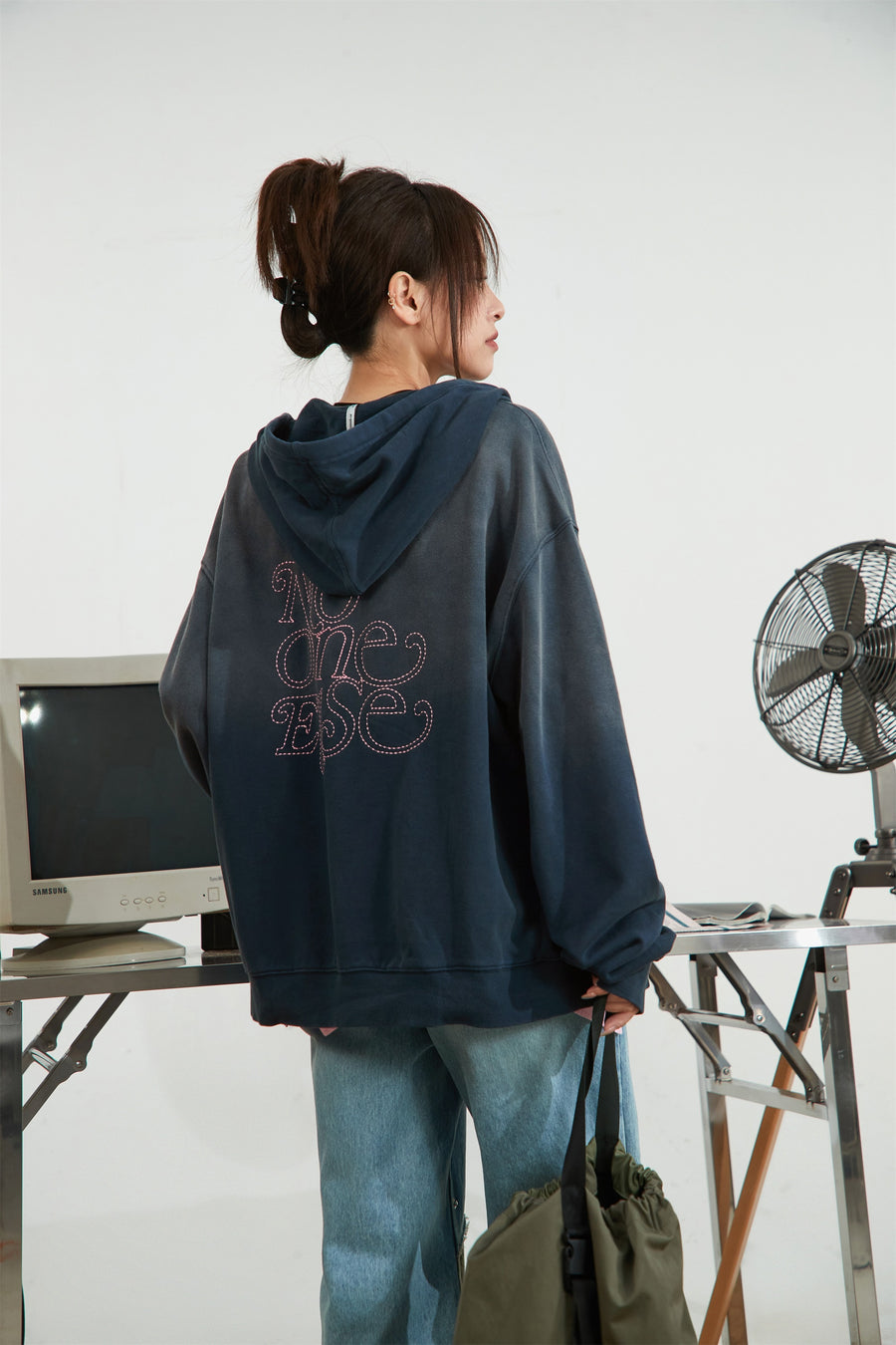 CHUU Noe Logo Daily Loose Fit Zip-Up Hoodie