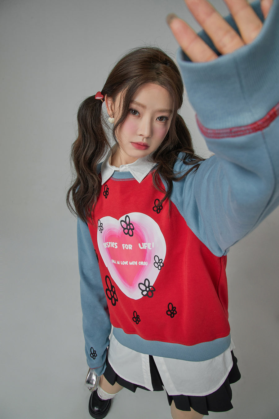 CHUU Besties For Life Flower Raglan Sweatshirt