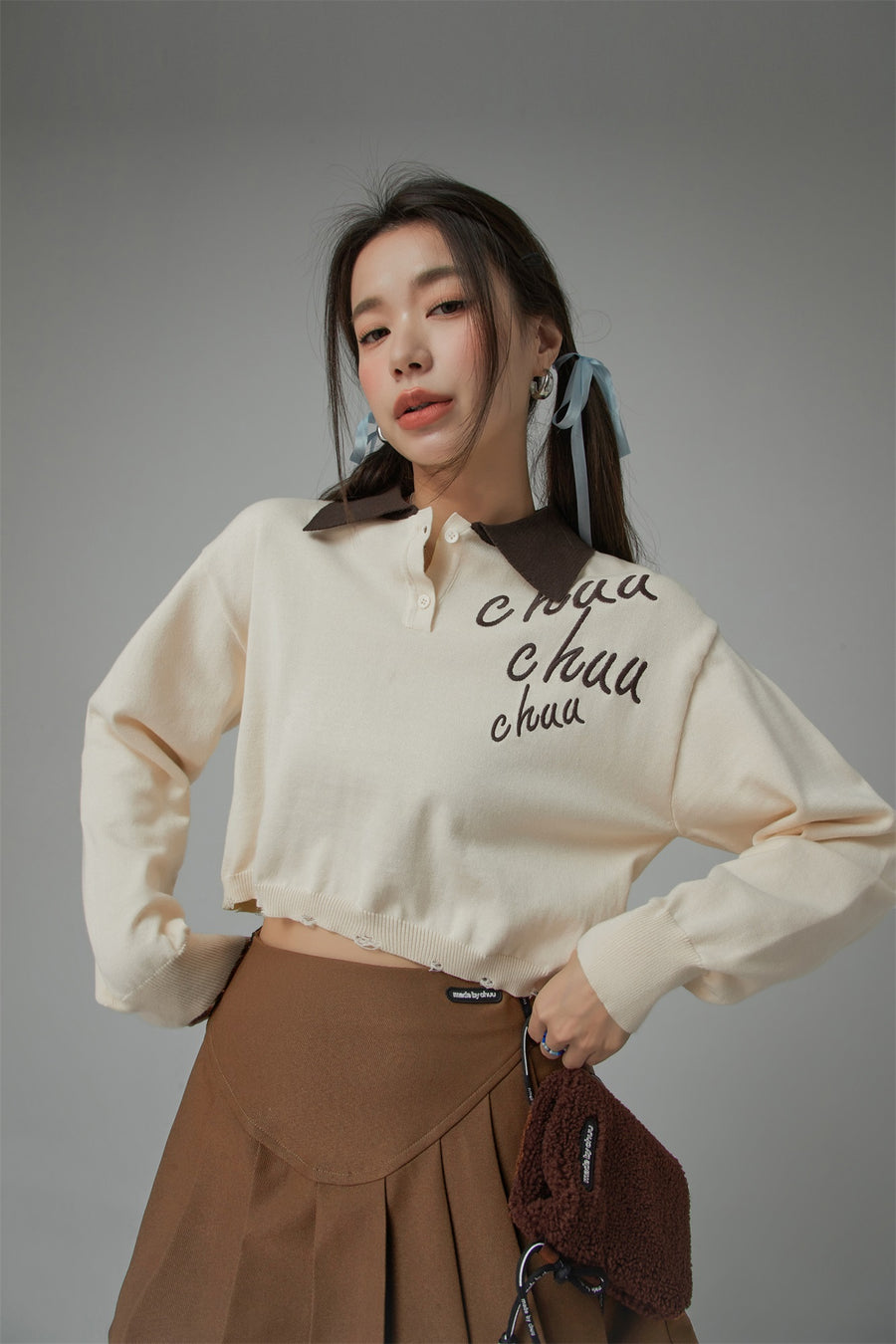 CHUU Chuu Lettering Color Cropped Knit Sweater