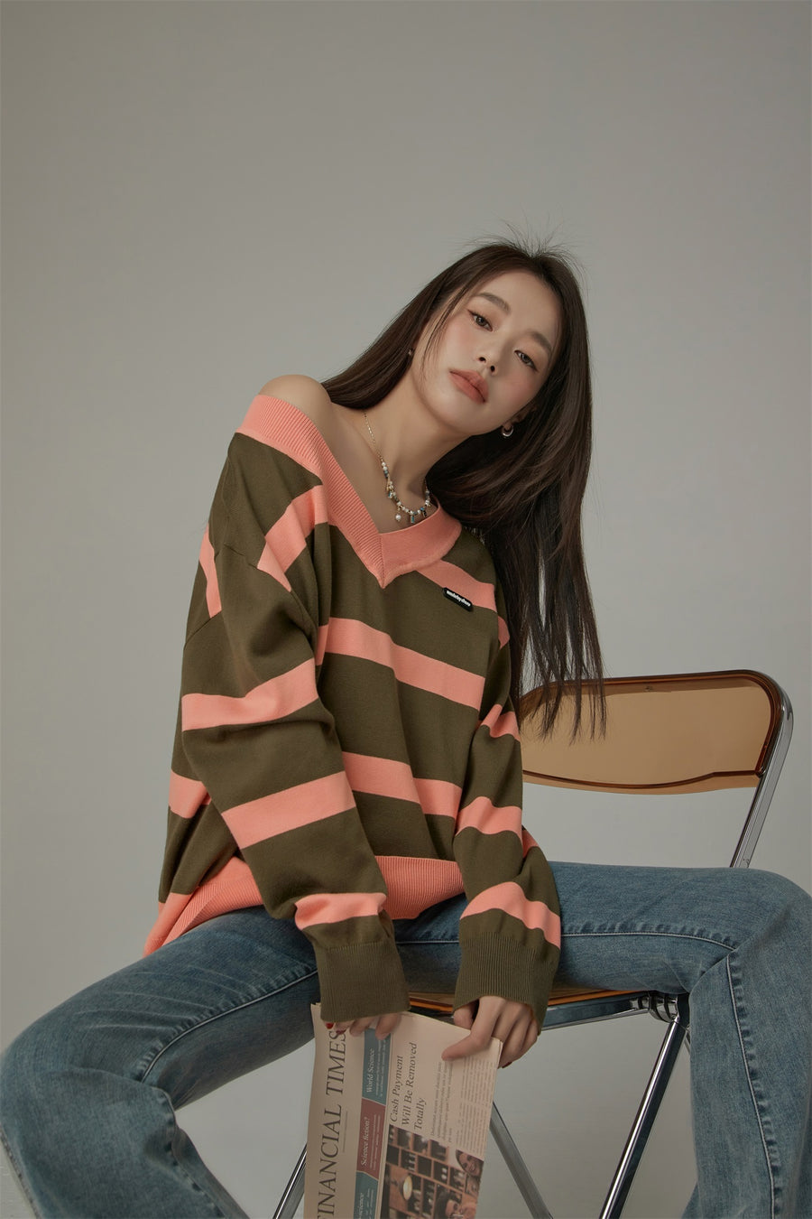 CHUU Color Matching V-Neck Striped Knit Sweater