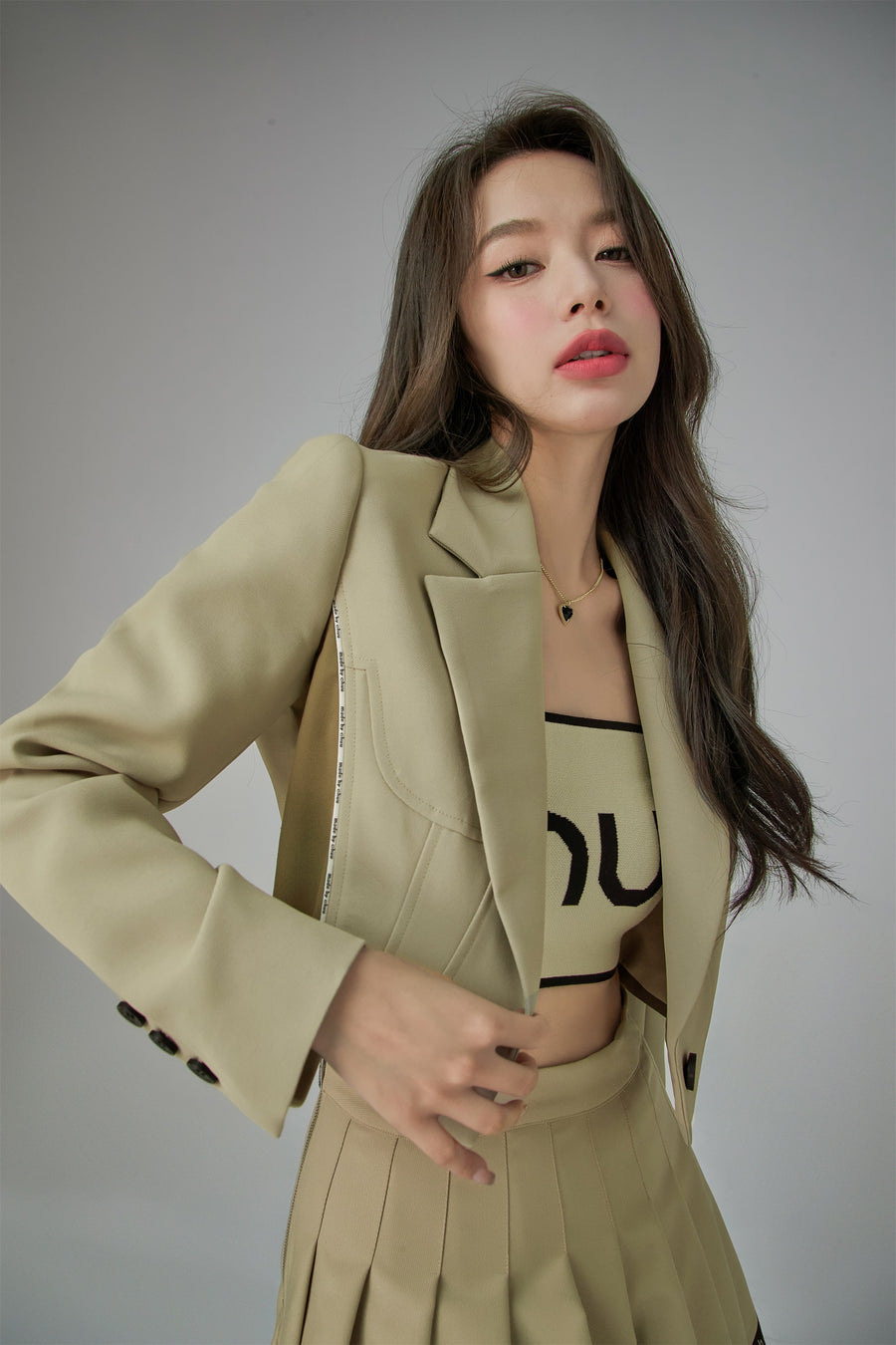 CHUU Cut-Out Simple Crop Jacket