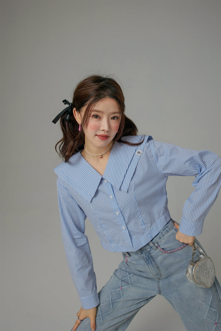 True Mission Big Collar Cropped Shirt