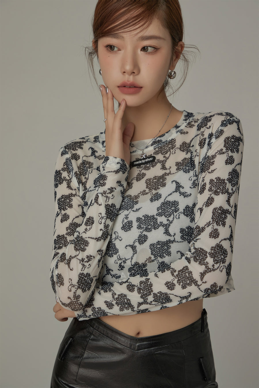 CHUU Flower Pattern Cropped Top