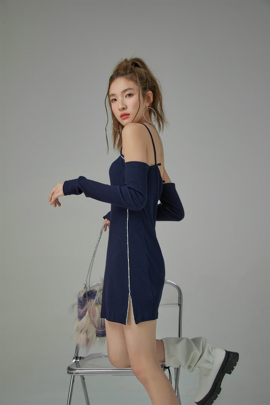 CHUU Open Shoulders Long-Sleeved Mini Dress