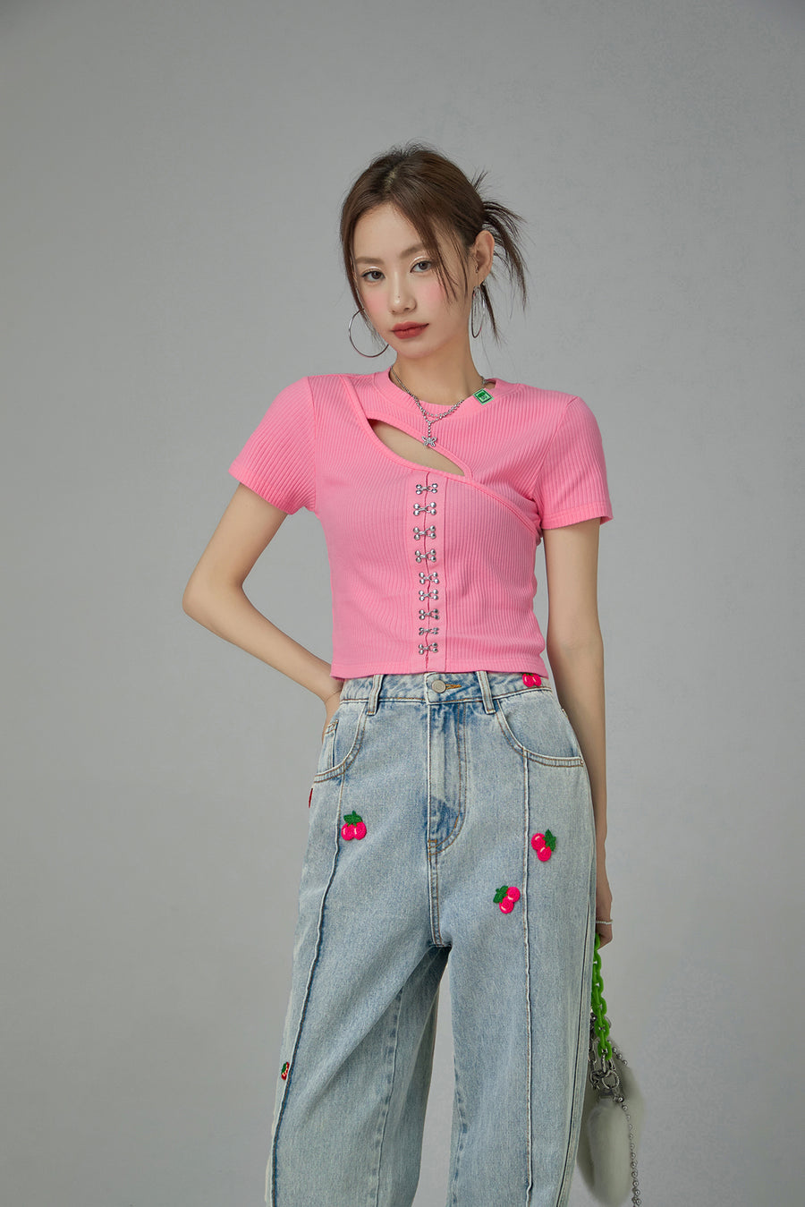 CHUU Cutout Front Hooks Short-Sleeved Top