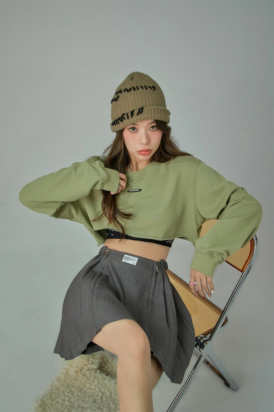 CHUU Simple Cut Crop Sweatshirt