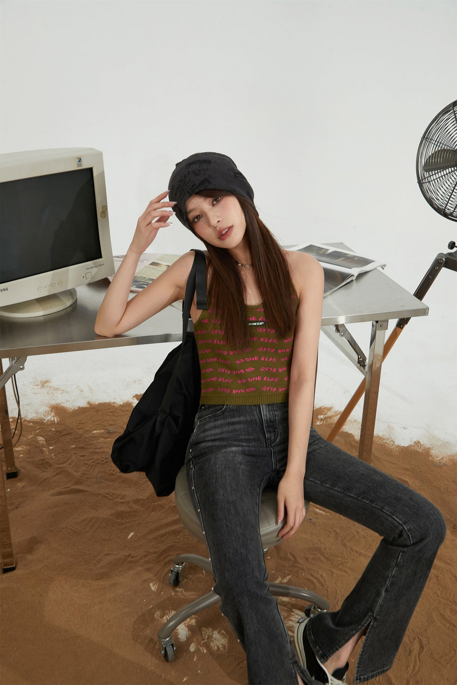 CHUU Noe Lettering Knit Halter Top